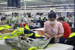 <a href="/lao-dong" title="Lao động" rel="dofollow">Lao động</a>