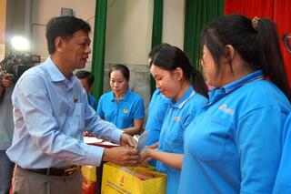 <a href="/lao-dong" title="Lao động" rel="dofollow">Lao động</a>