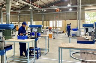 <a href="/lao-dong" title="Lao động" rel="dofollow">Lao động</a>