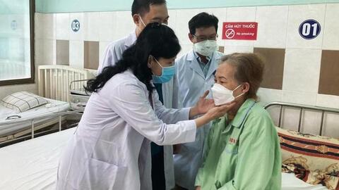 Người phụ nữ suốt 7 tháng không nói được sau khi mắc COVID-19
