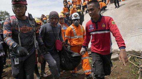 Động đất Indonesia: Thương vong lên gần 1.300, báo cáo đau lòng từ 51 trường học