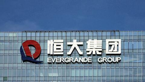 Evergrande thoát nguy cơ giải thể vào phút chót