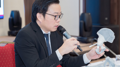 Bác sĩ tự thiết kế xương nhân tạo cứu bệnh nhân ung thư xương