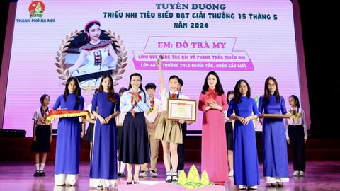 Những cô bạn nhỏ xứng đáng cháu ngoan Bác Hồ