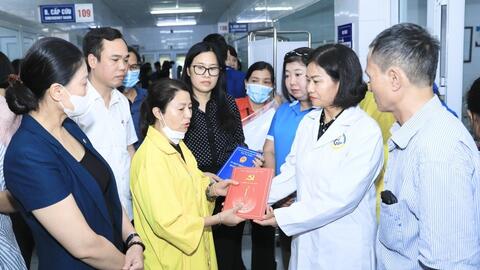 Tiếp nhận ủng hộ nạn nhân vụ cháy qua MTTQ phường Trung Hoà