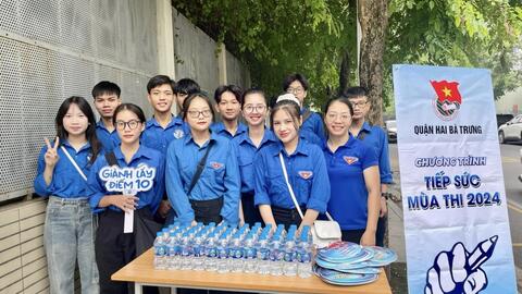 Tình nguyện “tiếp sức” sĩ tử ở 201 điểm trường thi