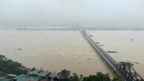 Lũ trên sông Hồng tại Hà Nội tiếp tục giảm