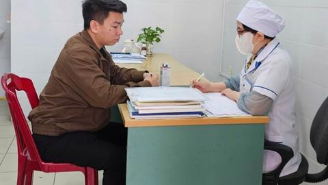 Nhân viên y tế ở Nghệ An, Huế chật vật vì bị nợ lương