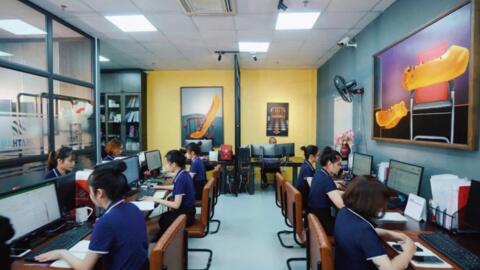 Người trẻ cần làm gì để vượt qua "cơn bão" sa thải?
