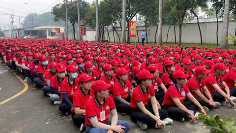 Thường xuyên tuyên truyền, nhắc nhở để công nhân lao động tham gia giao thông an toàn