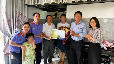 Bé gái ở Đà Nẵng có giấy khai sinh sau gần 4 năm vướng hộ tịch