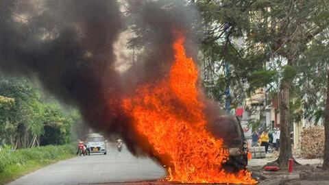 Ô tô vừa sửa xong bất ngờ bốc cháy dữ dội ở Hải Phòng