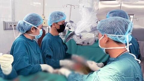 Bệnh nhân phát hiện u cột sống sau nhiều năm đau lưng