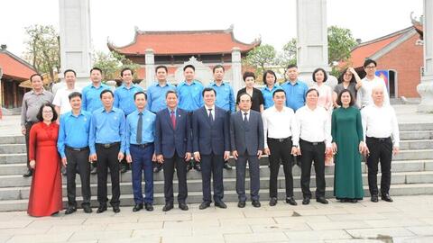 Thứ trưởng Nguyễn Sinh Nhật Tân dự lễ phát động Tháng Công nhân năm 2026