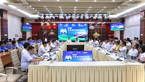 Chùm ảnh tọa đàm 'Tiết kiệm điện và điện mặt trời áp mái: Giải pháp giảm áp lực cung ứng điện giai đoạn 2026 - 2030'