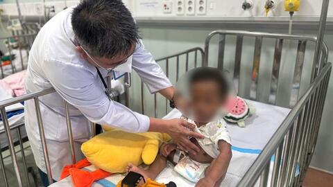 Vụ bạo hành bé trai 2 tuổi ở TPHCM: Bé đã có thể sinh hoạt, ăn và uống sữa