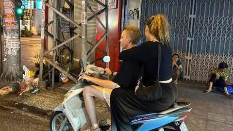 Nhiều cơ sở ở Nha Trang ngừng cho khách Tây thuê xe nếu thiếu bằng lái quốc tế