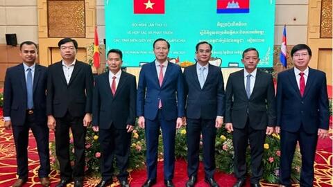 Xây dựng quan hệ hữu nghị với địa phương nước bạn có chung đường biên giới