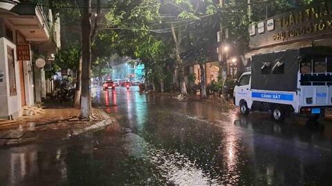 Nam thanh niên mang dao cố thủ gần 2 ngày trong quán cà phê ở Buôn Ma Thuột