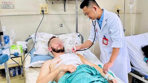 Cứu bệnh nhân người Nga bị thủng tim, mang nhóm máu cực hiếm