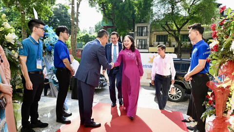 Đón nhận Huân chương Lao động hạng Ba và Bằng khen của Thủ tướng Chính phủ, Vietnam Airlines cam kết góp phần nâng cao vị thế Việt Nam trên trường quốc tế