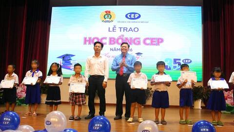 Công đoàn thắp sáng ước mơ cho học sinh trước thềm năm học mới