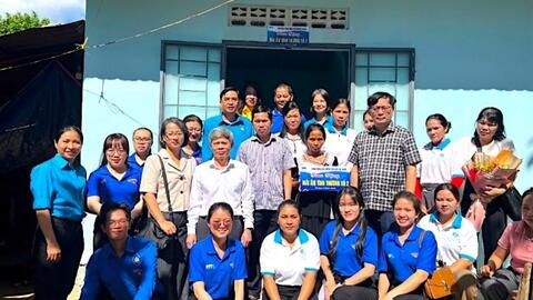 Trao 2 căn nhà "Mái ấm tình thương" cho 2 hội viên phụ nữ nghèo
