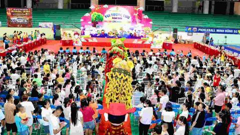 Vui Trung thu cùng con công nhân lao động tại Thái Nguyên