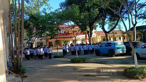 Gần 2.000 học sinh Thanh Hóa trở lại trường sau nhiều ngày ngập lụt