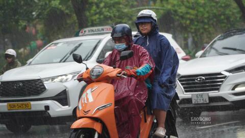 TPHCM đang mưa lớn ở nhiều khu vực vào trưa 6.10