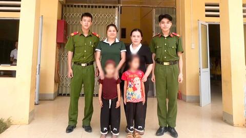 Hai bé gái đi lạc gần 10km được Công an xã tìm thấy trong ngày