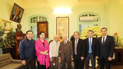 Tổng Bí thư Nguyễn Phú Trọng dâng hương tưởng niệm các cố Tổng Bí thư của Đảng