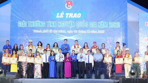 Đen Vâu nhận Giải thưởng Tình nguyện quốc gia năm 2023