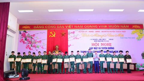 Huyện Thạch Thất gặp mặt công dân nhập ngũ