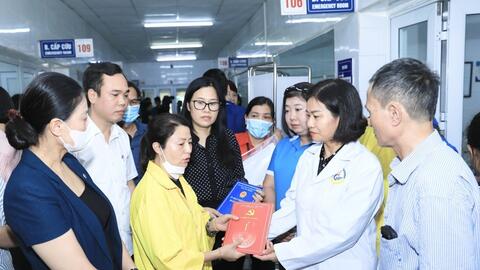 Tiếp nhận ủng hộ nạn nhân vụ cháy qua MTTQ phường Trung Hoà