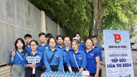 Tình nguyện “tiếp sức” sĩ tử ở 201 điểm trường thi