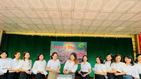 “Trung thu lan tỏa yêu thương” sẻ chia với đồng bào vùng lũ