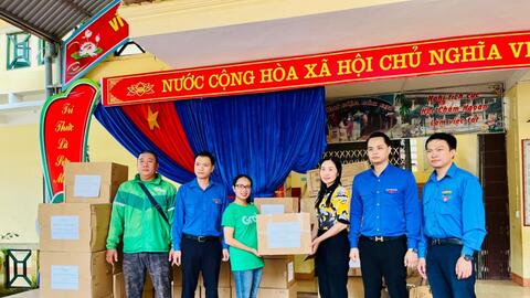 Grab Việt Nam trao tặng hỗ trợ cho người dân bị ảnh hưởng bởi bão, lũ ở miền Bắc