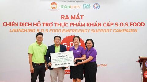 Mondelez Kinh Đô hỗ trợ thực phẩm cho đồng bào vùng bão lũ