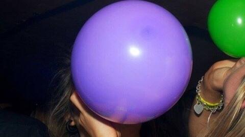 Nam thanh niên yếu liệt cơ sau thời gian "nghiện" bóng cười