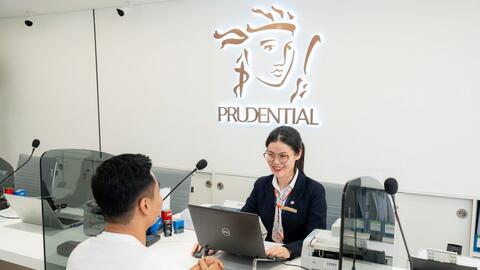 Prudential trao "món quà" chu toàn giải pháp bảo vệ sức khỏe cho cả gia đình dịp cuối năm
