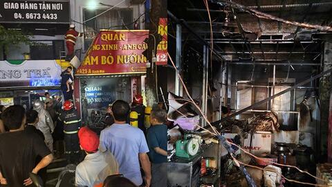 Cảnh sát kịp thời giải cứu 3 người mắc kẹt trong vụ cháy