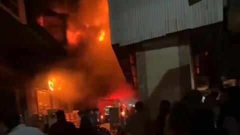 Xảy ra cháy lớn tại làng nghề sản xuất đô gỗ Hữu Bằng