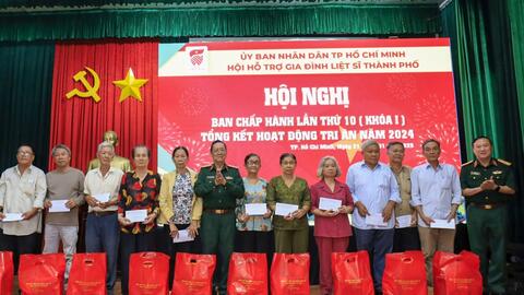 Trao quà cho thương binh, bệnh binh dịp Tết Nguyên đán