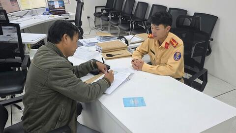 Lâm Đồng: Hy hữu người 'phạm luật giao thông' được biểu dương