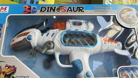 Đồ chơi công nghệ, robot ‘hút’ khách dịp tết Trung thu