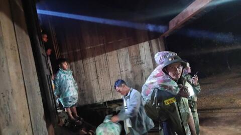 Miền núi Đà Nẵng tiếp tục sơ tán hơn nghìn dân, đường sá hư hỏng nặng