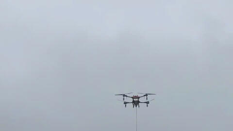 Công an dùng máy bay không người lái cứu người bị lật thuyền trong vùng lũ