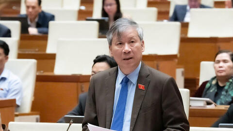 Bệnh nhân ung thư đang điều trị với thuốc rất đắt, rất khổ cần miễn ngay viện phí