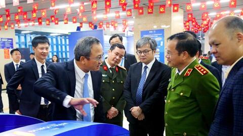 Dùng sinh trắc học kiểm soát vé Metro - bước ngoặt giao thông số của Hà Nội